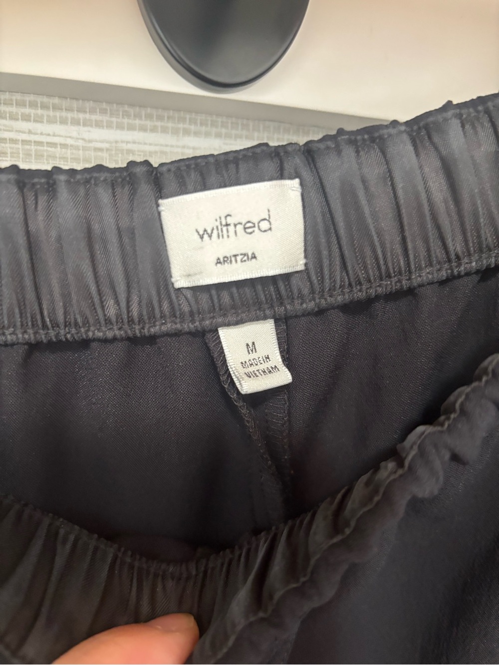Aritzia The Lodge Pant crepette wide leg women medium black - Picture 7 of 7